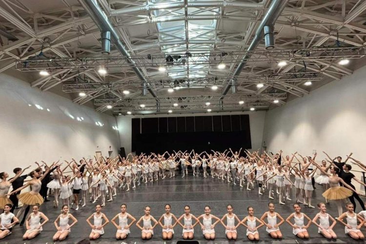 Teatro San Carlo di Napoli, successo per lo spettacolo di fine anno della scuola di ballo