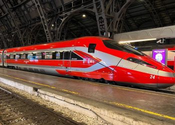Treno Frecciarossa nella Stazione di Milano Centrale. Alta Velocità bloccata tra Milano e Piacenza, una giornata di caos per i viaggiatori