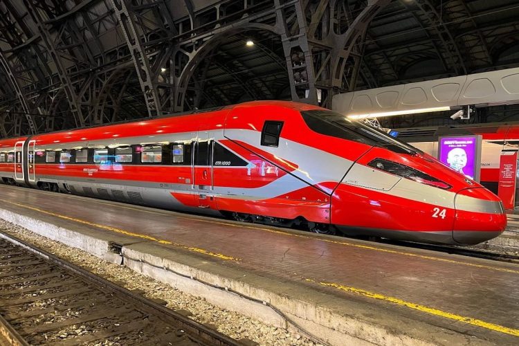 Treno Frecciarossa nella Stazione di Milano Centrale. Alta Velocità bloccata tra Milano e Piacenza, una giornata di caos per i viaggiatori