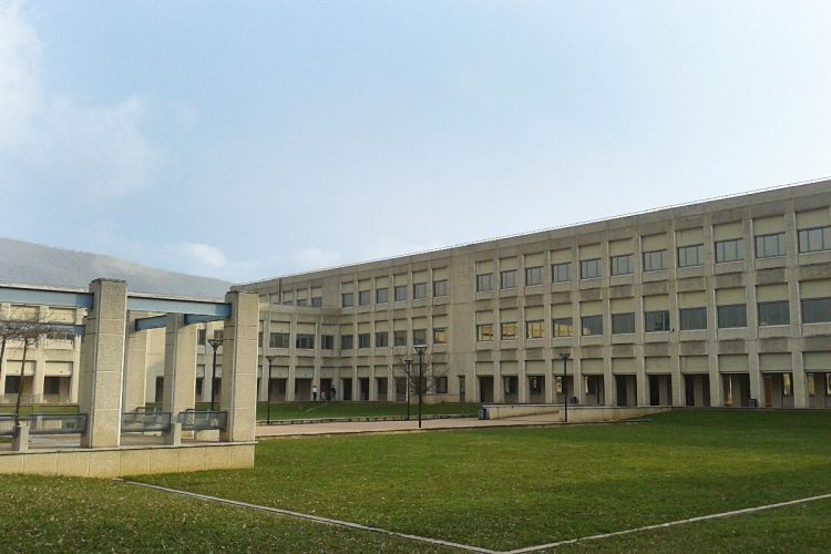 esterno delle sede della facoltà di Ingegneria dell'Università di Brescia (unibs)
