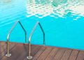 La foto di una piscina