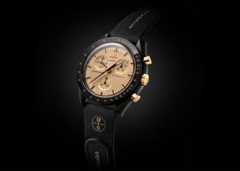 Orologio Omega Swatch MoonSwatch Speedmaster 1969 con quadrante oro. Omega e Swatch presentano il nuovo MoonSwatch con dettagli in oro 18 carati