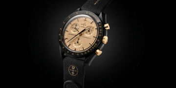 Orologio Omega Swatch MoonSwatch Speedmaster 1969 con quadrante oro. Omega e Swatch presentano il nuovo MoonSwatch con dettagli in oro 18 carati