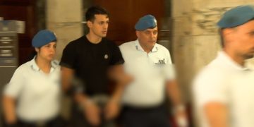 20250702140603_Omicidio_Mastrapasqua_Rezza_insultato_da_familiari_vittima_all_uscita