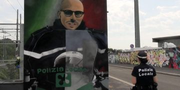 murales in via Tertulliano per ricordare l'agente francesco imprezzabile