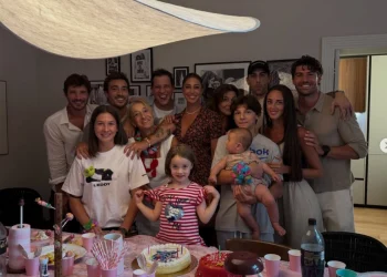 Belen Rodriguez e la foto di famiglia 13 luglio 2026 alanews.jpg