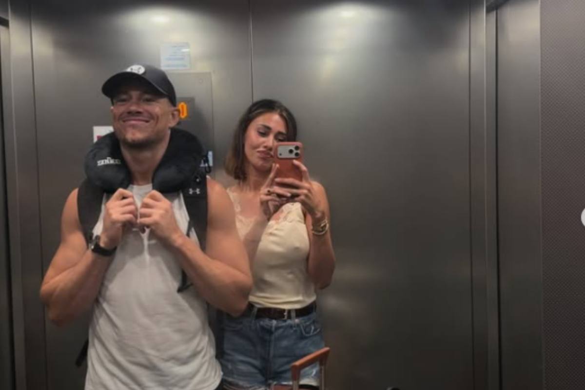 Belen e Gaetano Fidanzati selfie in ascensore per la coppia