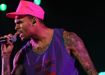 Chi è Chris Brown, il cantante tra successi mondiali e una lunga serie di vicende giudiziarie