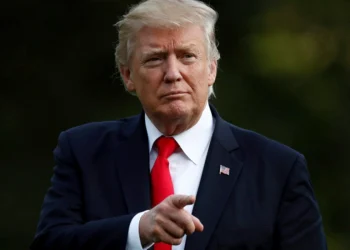 Trump sceglie il "cacciatore di alieni" di Harvard per svelare la verità sugli UFO - nella foto, Donald Trump