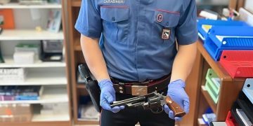Custode spara per fermare furto a Crespellano - nella foto, il revolver utilizzato