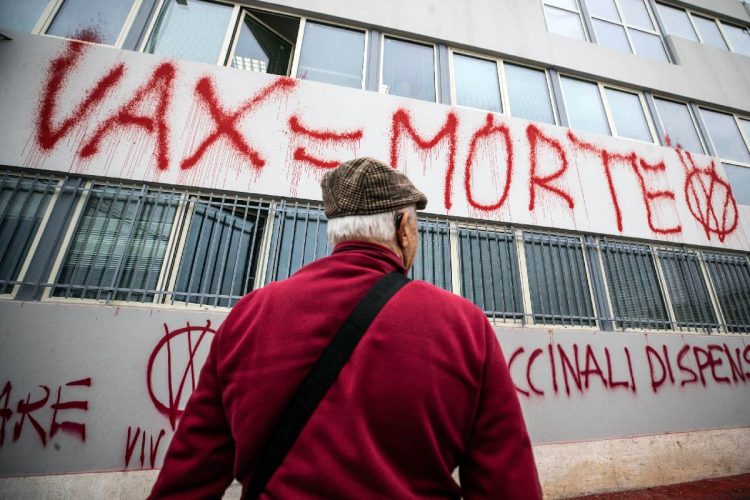 Delle scritte No Vax