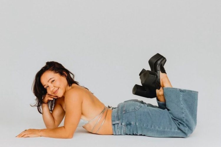 Devyn Dalton: la stuntwoman che ha prestato i bicipiti a Demon