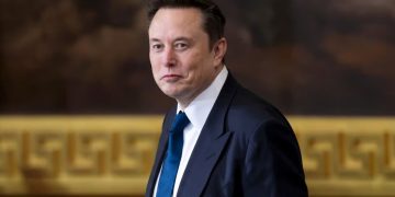 Elon Musk paragona i migranti di Ceuta a "invasione di zombi" su X