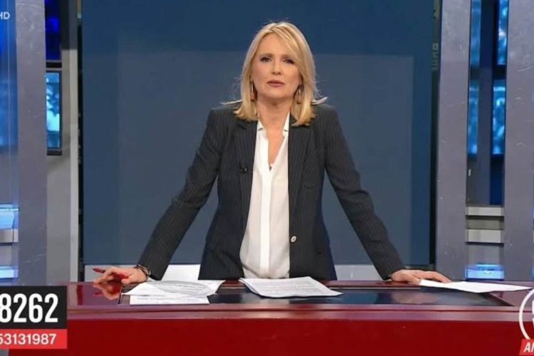 Federica Sciarelli in studio durante una puntata di Chi l'ha visto su Rai 3.