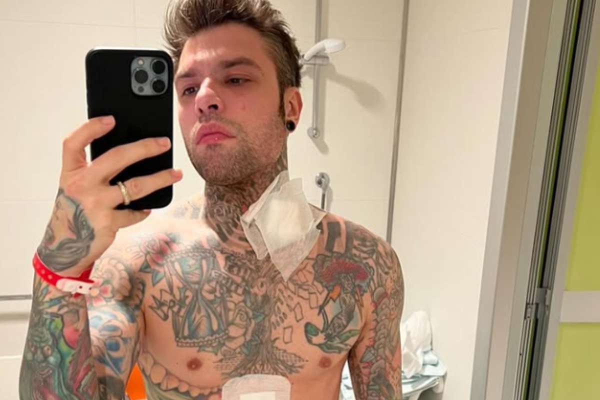 Fedez selfie allo specchio