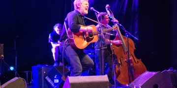 Glen Hansard durante un concerto