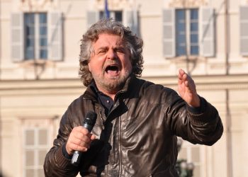 Beppe Grillo: "M5S identità persa, le domande restano", appello sul blog