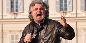 Beppe Grillo: "M5S identità persa, le domande restano", appello sul blog