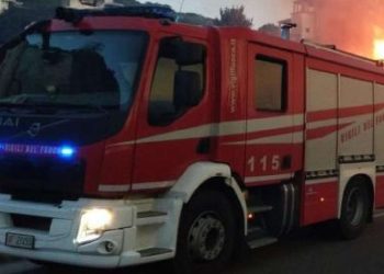 Nella foto: una camionetta dei pompieri