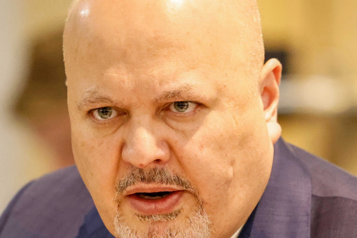 Karim Khan destituito dopo le accuse di abusi sessuali: è il primo procuratore rimosso nella storia della Cpi