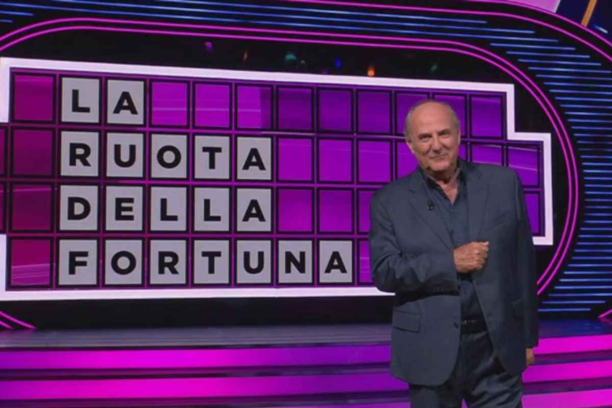 Gerry Scotti nello studio de La Ruota della Fortuna