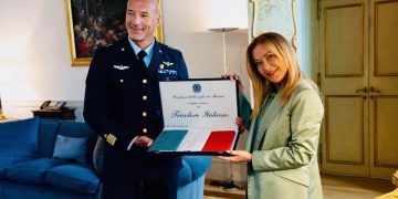 La presidente del Consiglio Giorgia Meloni con Luca Parmitano