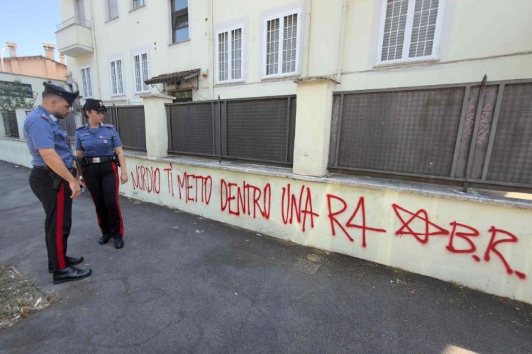 La scritta contro Nordio apparsa in via Portuense a Roma
