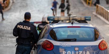 Maxi operazione contro la criminalità giovanile - nella foto, deglli agenti di Polizia