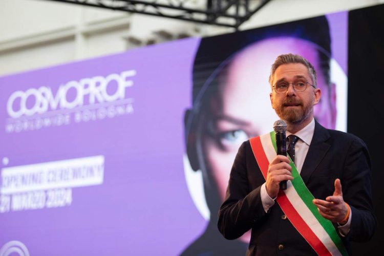 Il sindaco di Bologna riceve minacce online, la denuncia -nella foto, Matteo Lepore