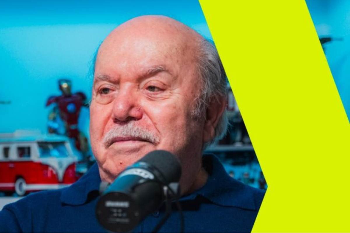 Primo piano di Lino Banfi durante un'intervista con Gazzoli