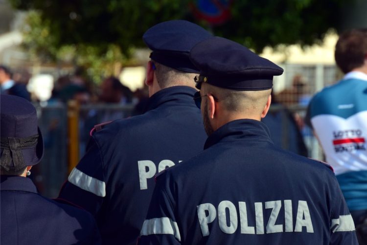 Polizia in paese. Macerata, due 17enni denunciati per furti incastrati dalle telecamere