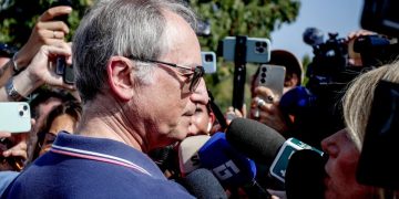 Mario Roggero al suo arrivo nel carcere di Bollate a Milano
