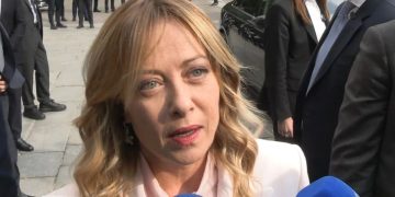 Meloni a Palermo per lo svelamento della Fiat Croma di Falcone