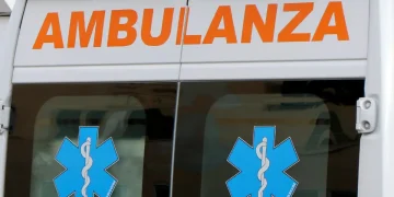 Napoli, conducente uccide sessantenne - nella foto, il retro di un'ambulanza
