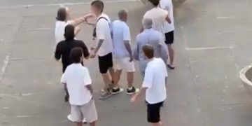 Napoli, rissa tra giovani e anziani Grumo Nevano 18enne arrestato per tentato omicidio