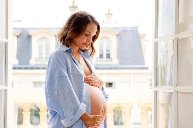 Natalie Portman mostra il pancione sui social