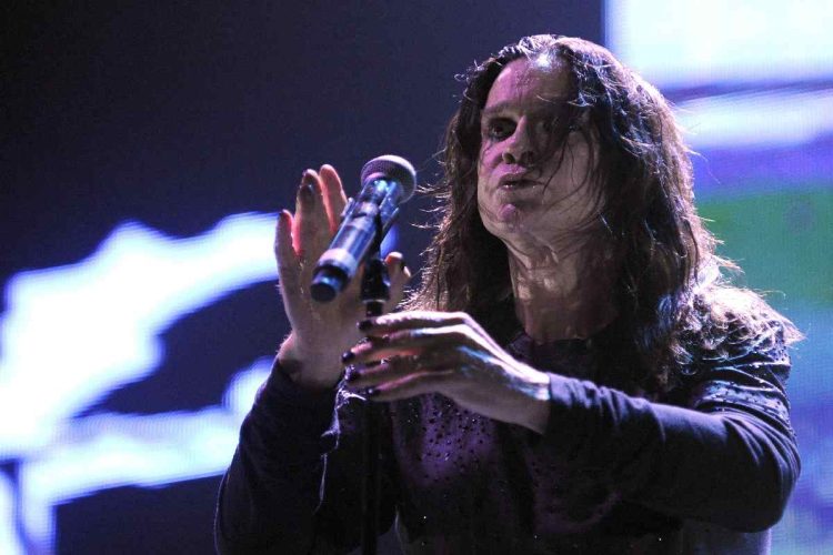 Ozzy Osbourne, Sharon rivela: "I medici gli dissero che stava morendo prima dell'ultimo concerto"