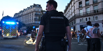 L'accoltellatore di Parigi: "Allah mi ha mandato per uccidere delle donne"