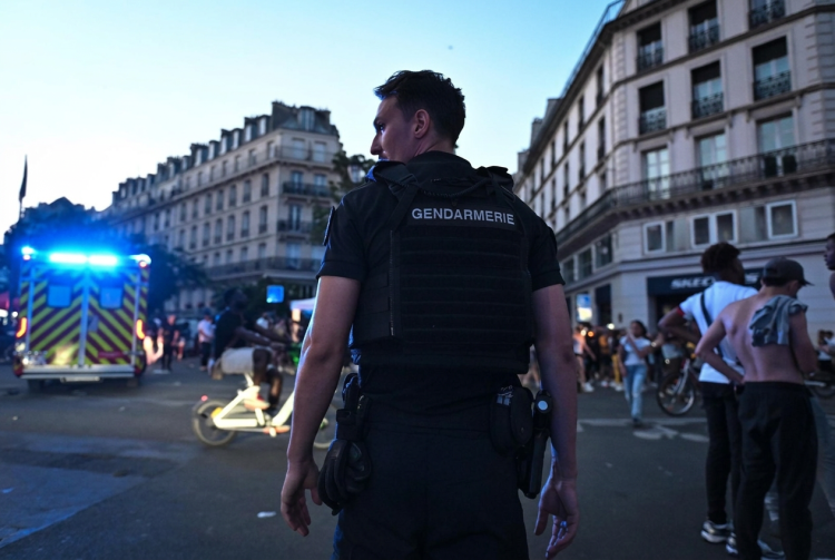 L'accoltellatore di Parigi: "Allah mi ha mandato per uccidere delle donne"