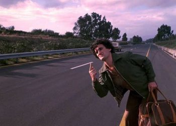 Massimo Troisi in una scena di Ricomincio da Tre