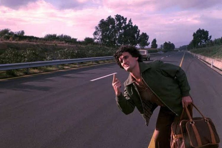 Massimo Troisi in una scena di Ricomincio da Tre