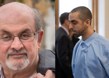 Salman Rushdie, condannato per terrorismo l'uomo che lo accoltellò - nella foto, lo scrittore a sinistra e a destra Hadi Matar