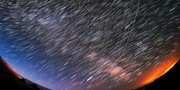 Starlink, alleanza militare russia cina missili - nella foto, i satelliti dell'azienda Starlink