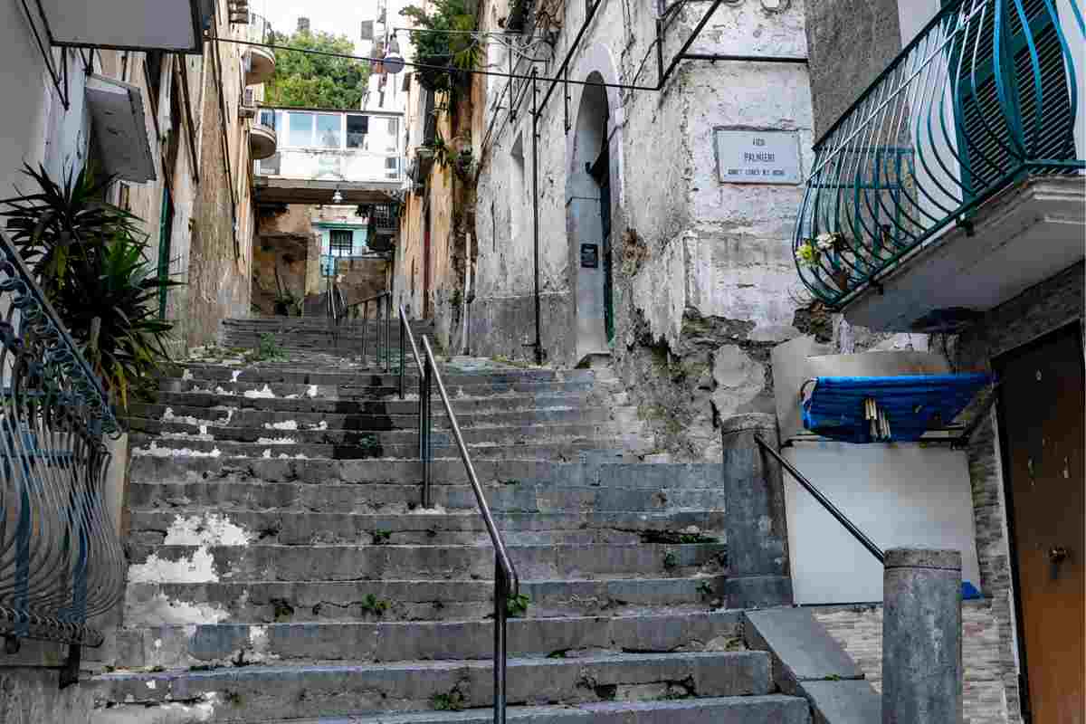Scale Vico Miradois Napoli