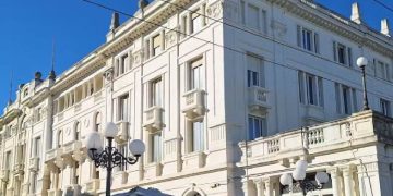 Il Grand Hotel di Riccione. Sigilli al Grand Hotel di Riccione sei indagati e beni sequestrati