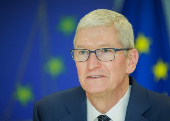 Tim Cook saluta Apple con un ultimo avvertimento: "Uno tsunami nei chip di memoria"