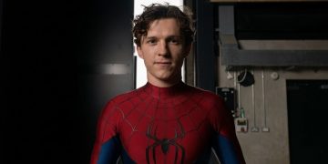 Tom Holland: "Spider-Man parla ai giovani dipendenti dai social"