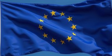 Cyber attacco russo contro l'Ue - nella foto, una bandiera dell'Ue