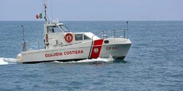 Una nave della Guardia Costiera