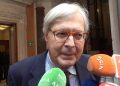 Vittorio Sgarbi torna in pubblico alla Milanesiana: “Sono qui per Elisabetta”